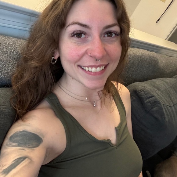 Meet your Posher, Alexis - Picture 1 of 1